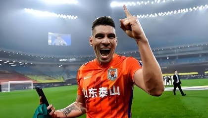 欧冠软件更新-他原本都打算淡出鲁能主力阵容，没想到本赛季还是首发，引发热议