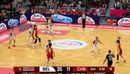 欧冠手机直播-笑喷！比利时女篮球员冲撞张子宇，结果自己人仰马翻受伤离场