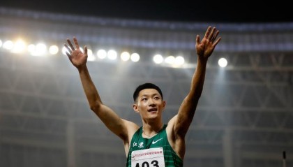 欧冠软件更新-跳远名将王嘉男：从十项全能天才到跳远空中飞人