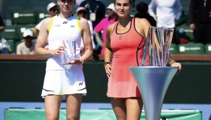 欧冠官方客户端-将世界第1打到摔球拍！26岁美女连赢12次TOP10遭终结 曾遭咸猪手